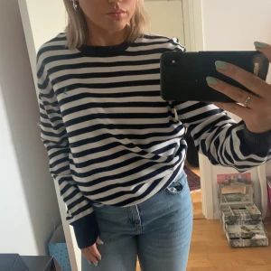 Långärmad boomerang tröja - Detta är en randig tröja från boomerang, storlek M. Knappt använd 