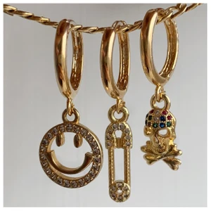 GULDÖRHÄNGEN - Populära örhängen som finns nu för bara 95kr/par ✨✨ Frakten är inkluderad i priset!