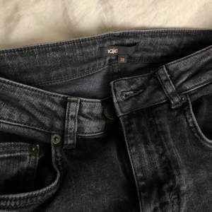 Asnajs jeans från maje med snygga detaljer vid fötterna!! Köpta på NK för 1200kr!