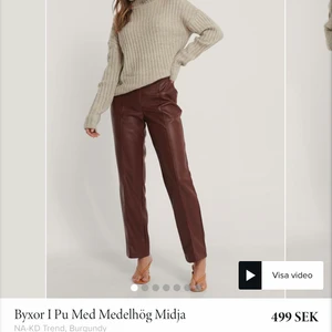 Vinröda skinnbyxor  - Slutsålda på nakd! I princip nya. Köpt för 499 kr, storlek 34 