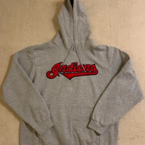 Vintage college ”Indians” hoodie - Vintage college ”indians” hoodie, size L fits M, inga fläckar eller hål, utmärkt vintage skick