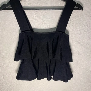 Zara topp - Jätte fin topp från zara! Tjockt material. Möts vid Karlaplan annars står köpare för frakt! 