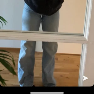 vida jeans monki - säljer mina vida jeans ifrån monki i storlek 27, kan absolut tänka mig att sänka i pris