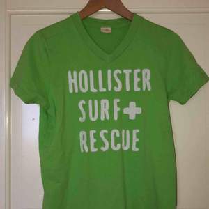 T-shirt från Hollister, storlek S (herr) mer som M för dam, bra kvalité och nästan aldrig använd