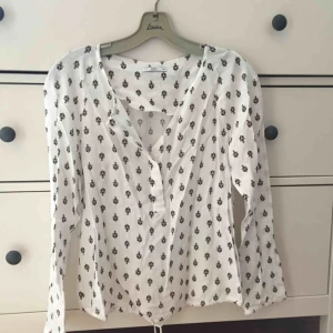  - Söt blus från edc i storlek M. Frakt ingår i priset. 