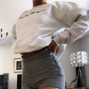 Mönstrade shorts - Så snygga mönstrade shorts från Zara som tyvärr är försmå för mig!! Postar gärna och kan även mötas upp i Malmö :)🖤