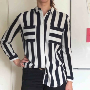  - Randig skjorta från H&M ’s divided