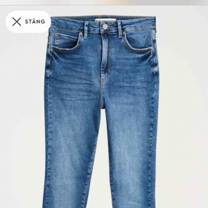  - Oanvända Gina curve jeans från ginatricot. Köpa för 499 kr säljes för 150 kr + 42 kr frakt 