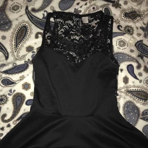  - Jättefin blus från HM, använd 1-2 ggr. Den passar som vanlig M