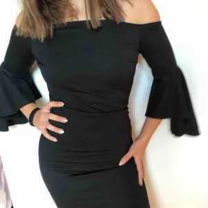  - Ofshoulder klänning från Nelly. Använd 1 gång. 