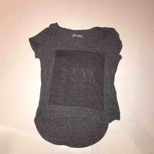  - Abercrombie & Fitch T-shirt💖💖 Tryck kontakta för att ge prisförslag eller om FU har frågor!💖💖