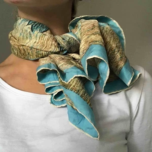  - Sidenscarf köpt i Amsterdam i våras! Supersöt som scarf, sjal, bandana etc! 