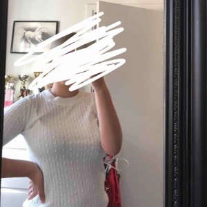  - Säljer en helt ny stickad tröja ifrån Ginatricot i storlek S. Ny pris 200kr. Ni står för frakt