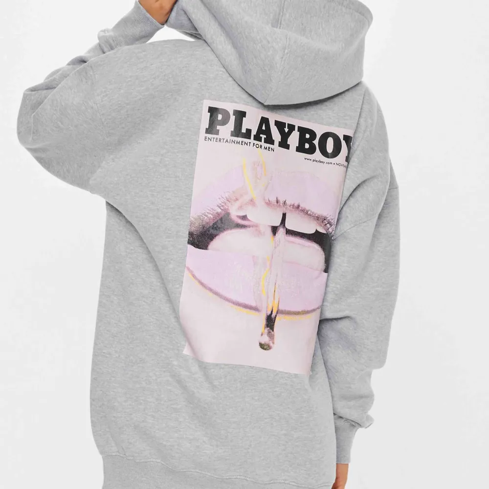 Skitsnygg oversized playboy hoodie i storlek S, men passar större och mindre storlekar med! Endast använd en gång så den är i nyskick. 350+ eventuell frakt. Hoodies.