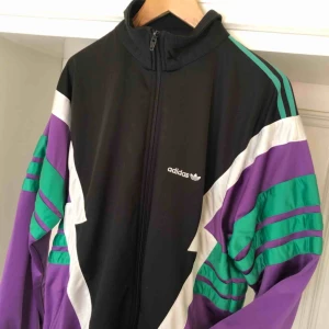  - Vintage från 80-tal / tidigt 90. XL på lappen men sitter mer som large. Kan hämtas i Uppsala eller skickas mot fraktkostnad