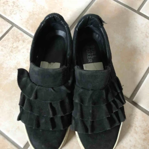  - Sneakers från KC cobler, väl använda men kvar att ge!!