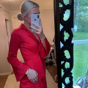 Blazer klänning från Nelly. Storlek XS men passar även S. Bara använd 2 gånger! En liten söm som har gått upp inne i klänningen men inget man ser eller som förstör klänningen! Köparen står för frakt!💜💜