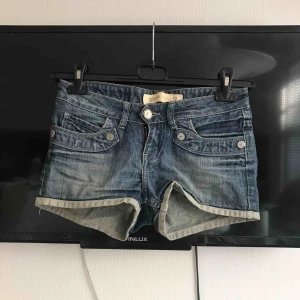  - Shorts från Gina Tricot