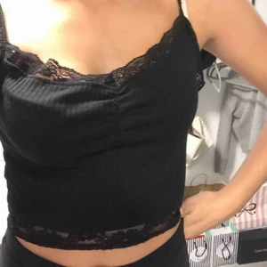  - Två snygga linnen för 30kr plus frakt, du får båda för 30kr 