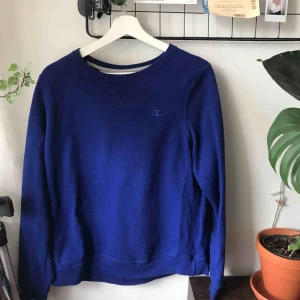  - Champion sweatshirt som aldrig blivit använd. Köpt på Beyond retro. Fraktar mot porto 🌸