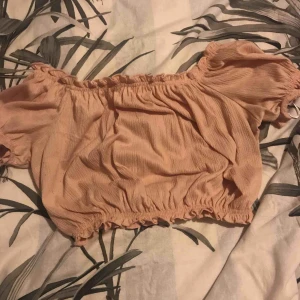  - Magtröja från H&M! Har stretch så funkar för S!