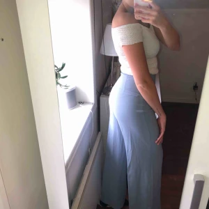  - Blå superfina byxor inköpta från Chiquelle för 499kr säljes nu för 150. Väldigt sköna och sitter perfekt. Finns att hämta i Östersund annars står köparen för frakten💕