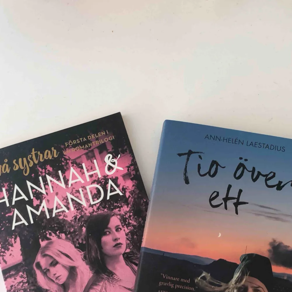 Hanna & Amanda bok 10kr, Tio över ett 59 kr säljer båda för 50kr plus frakt. Hanna & Amanda är som ny, Tio över ett är oläst. . Övrigt.