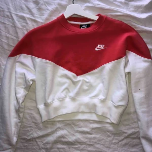  - Nike tröja. Har använt den en gång. 