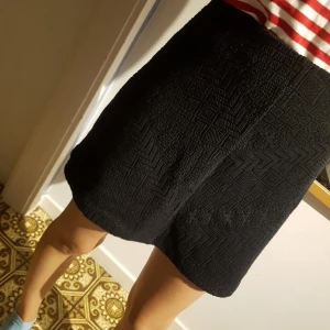  - Kjol från gina tricot. Frakt ingår i priset🎉