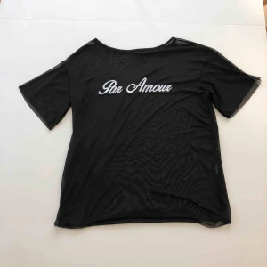  - En snygg o skönt T-shirt från Boohoo Priset är inklusive frakt