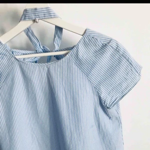  - En söt sommarblus från Zara. Mycket ba skick