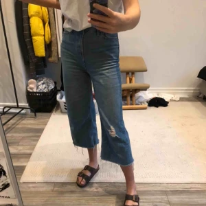  - Det är dags för dessa underbara jeans att få en ny ägare då jag ej längre får användning för dem! Supersnygga från Urban Outfitters, använda ett antal gånger men är i gott skick.