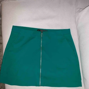  - Kjol från zara. Använd 2 gånger. 