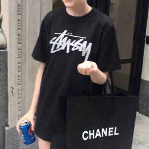  - Mesh tröja från Stussy köpt på herravdelningen på Urban Outfitters! Frakt tillkommer! :) 