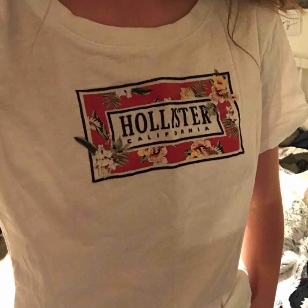 Fin t-shirt som är oanvänd. Från Hollister. T-shirts.