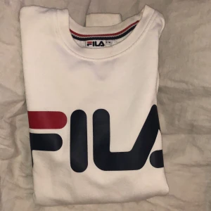FILA sweatshirt - Fin FILA-tröja i strl. M. Använd men i mycket bra skick. 