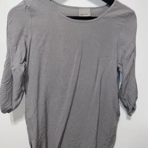Blus  - Snygg grå blus, använd 1 gång