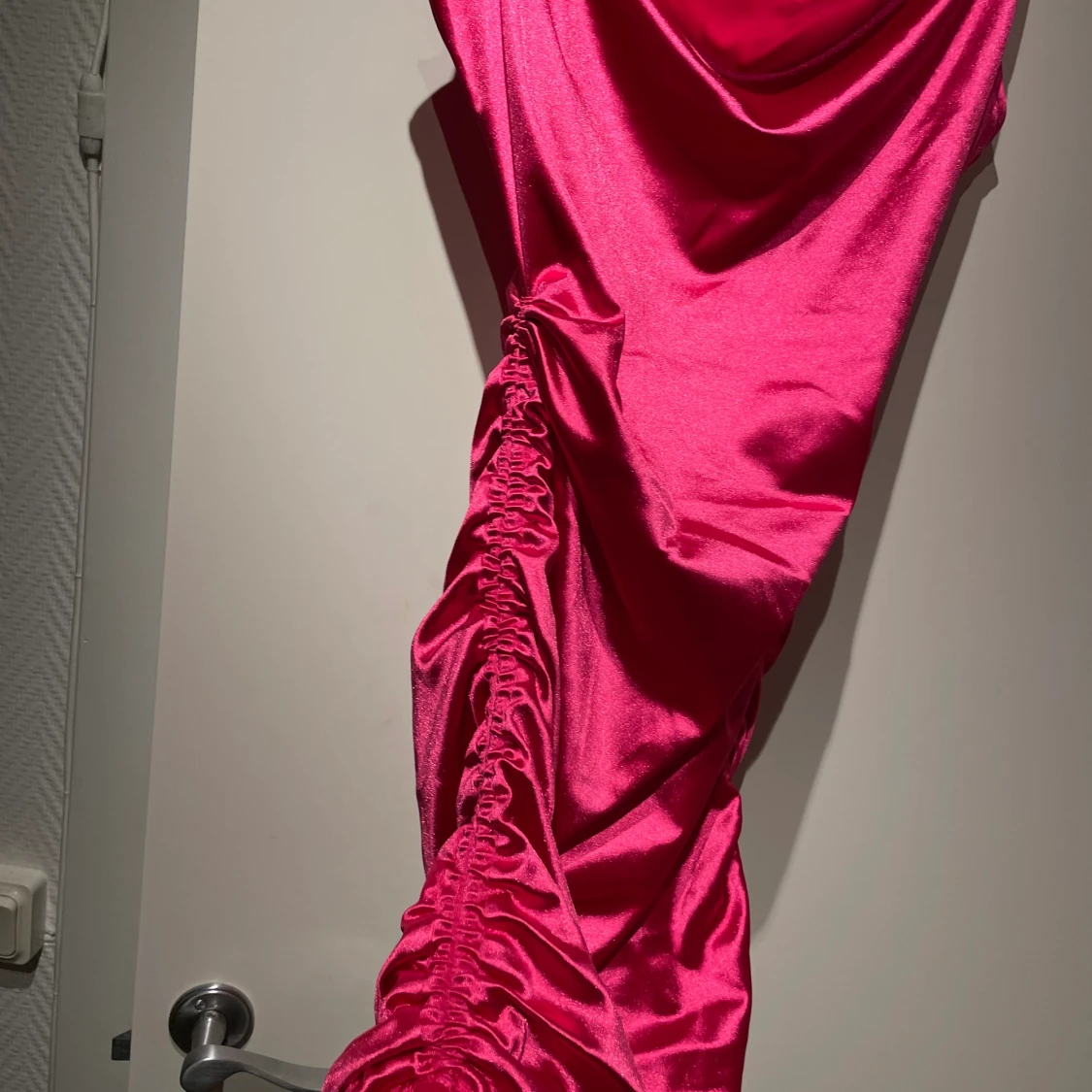 Rosa satin klänning - 91