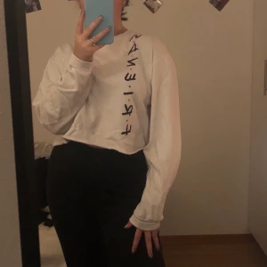 Tröja - Friends tröja som knappt är använd, den är i storlek XS men passar även bra som S.  Frakt tillkommer!