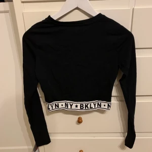 Krop top tröja - Krop top tröja NEW YORKER storlek S 