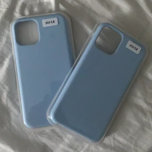 Mobilskal - Säljer dessa två iPhone 11 skal. Helt oanvända. Ligger fortfarande i förpackning. 100 för båda🤩
