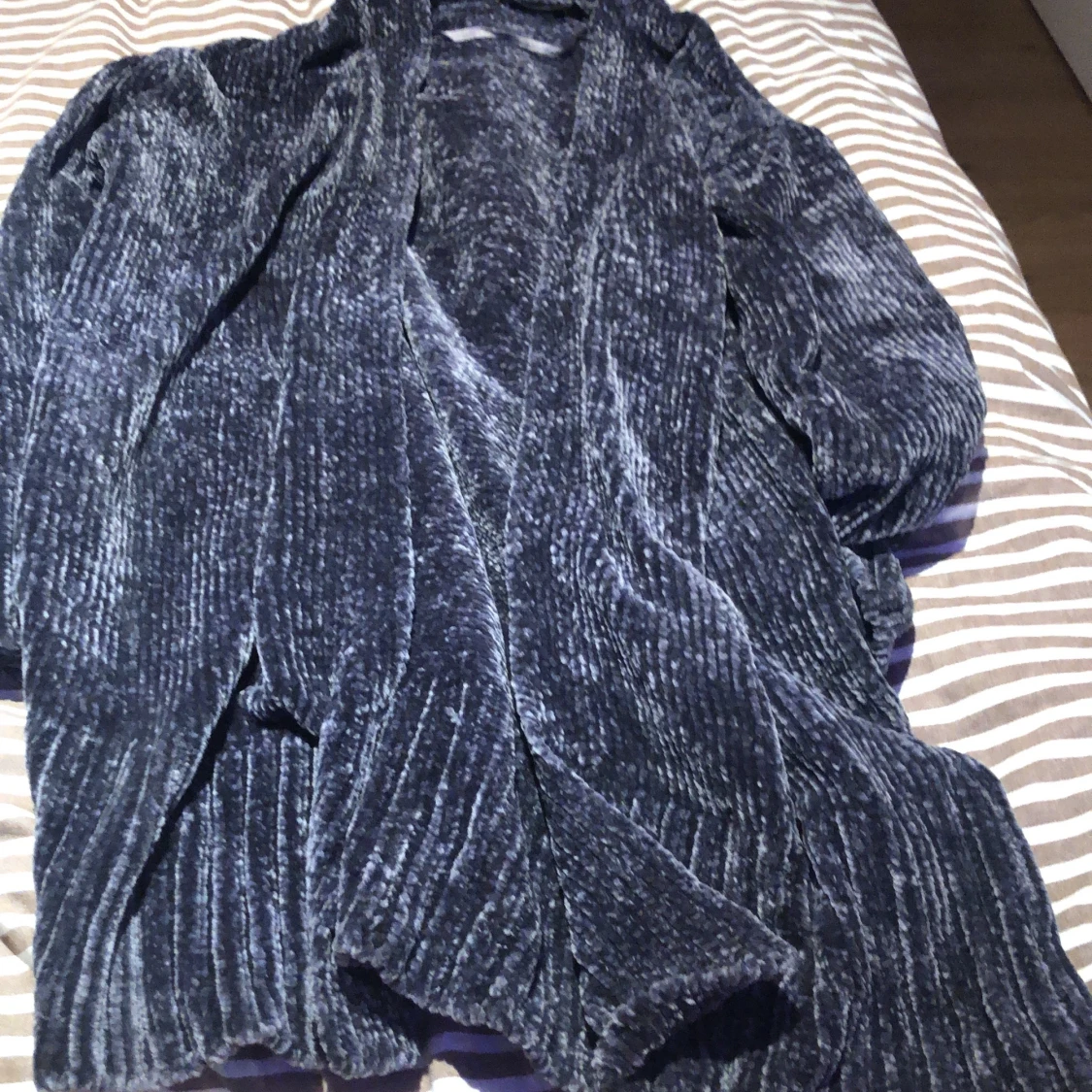 Mörkgrå lång kofta i storlek M