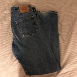 Levis Jens  - Snygga Levis jeans! Storlek 33/32. Ser nya ut. Köparen står för frakten. 