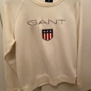 Gant tröja , använd 4 gånger Max Köpt för 1099kr Nypris:400kr Storlek L, men är ganska liten i storlek. Har M och de passar mig bra
