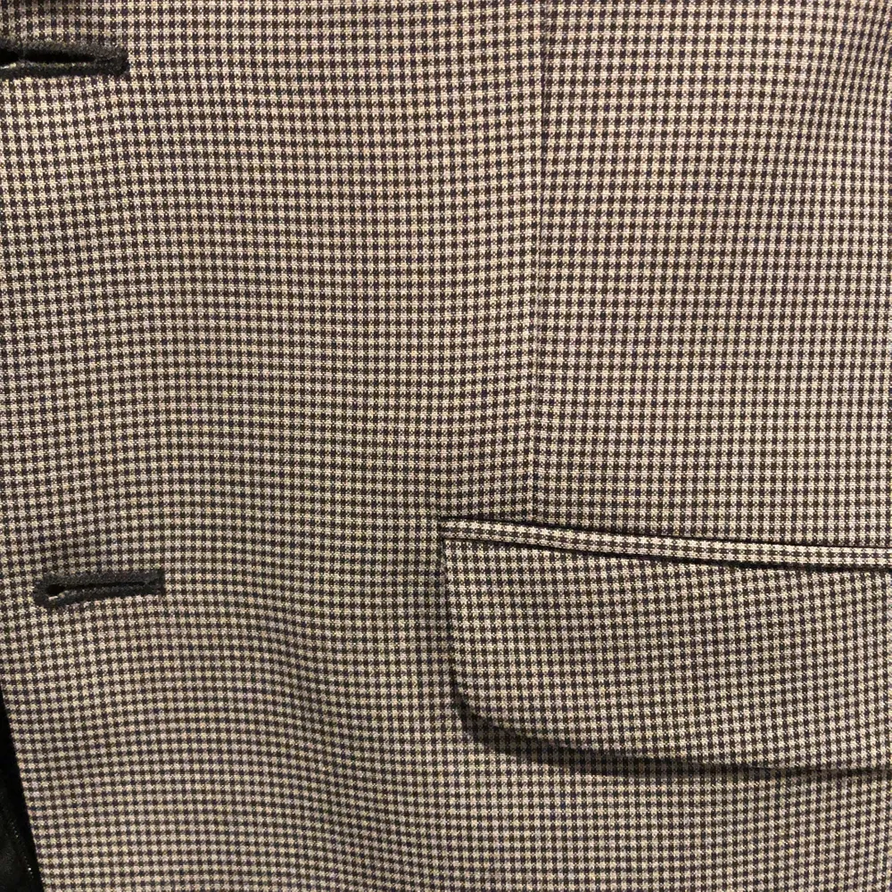 Kostym grå- och svartrutig Riley/Brothers strl 46, small, använd 2-3 gånger i nyskick.. Kostymer.