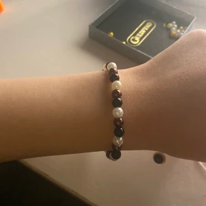 Pärlarmband  - Oanvänt och handgjort pärlarmband!! Skriv för fler bilder och/eller frågor))