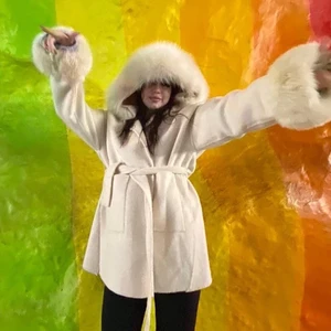 Kappa - Har en helt ny exakt likadan kappa, köpt för 1900 💕 oversized storlek som passar S-XL, så gosig o mjuk päls