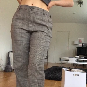 Pösiga kostymbyxor - Ett par sköna och luftiga kostymbyxor från Bershka. Perfekt för loungewear när man chillar innomhus 💕