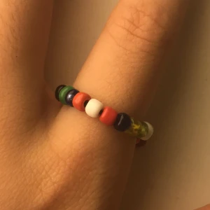 Ring - Säljer en fin ring med pärlor💖 justerbar och köparen står för frakten