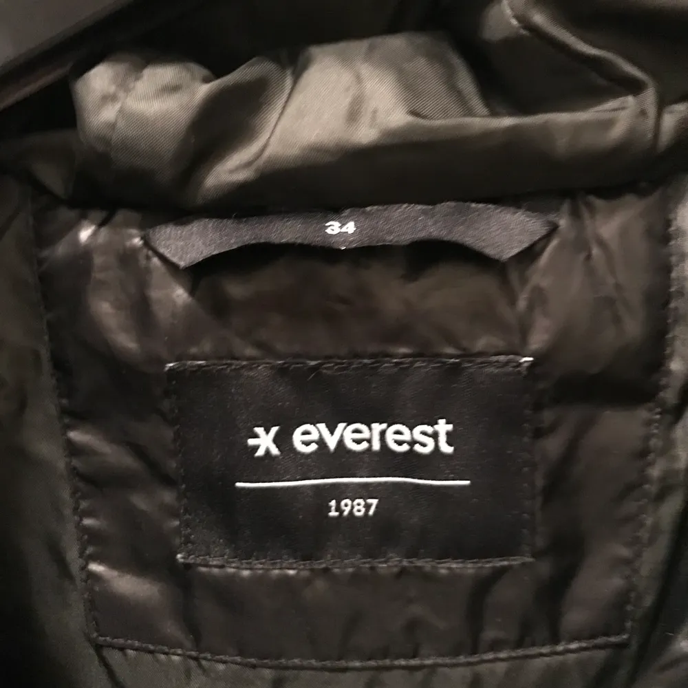 Everest puffer jacket i storlek 34 (stor i storleken). Knappt använd, ser ut som ny! . Jackor.